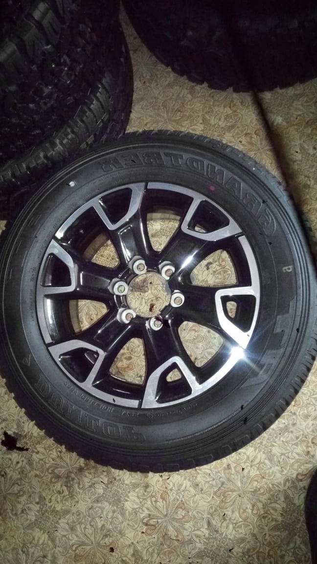 18" Toyota Legend 50 original mag with 265/60/18 Dunlop Grandtreck A/T to use f - Private Seller 18" Toyota Legend 50 original mag with 265/60/18 Dunlop Grandtreck A/T to use f - Private Seller