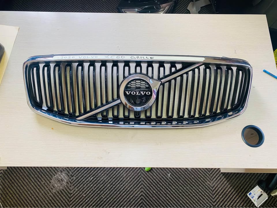 2020 Volvo xc60 main grille for sale