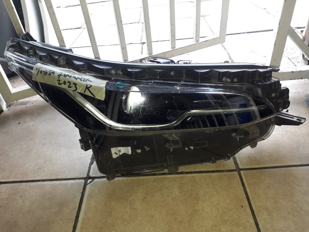 FORTUNER RIGHT HAND SIDE 2023 Light - Private Seller FORTUNER RIGHT HAND SIDE 2023 Light - Private Seller