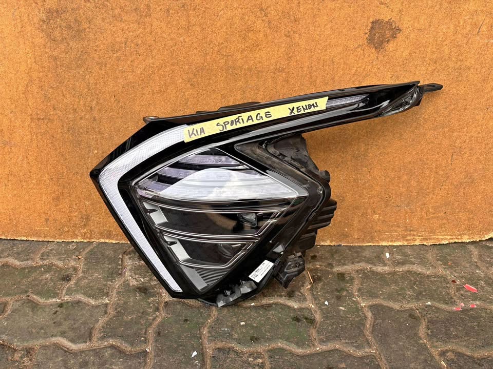 Kia Sportage Headlight Xenon - Private Seller Kia Sportage Headlight Xenon - Private Seller
