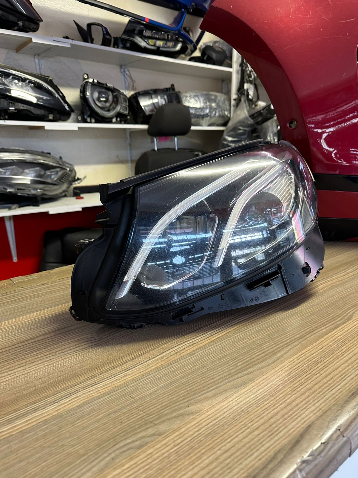 2020 MERCEDES BENZ W213 E CLASS HEADLIGHT LEFTSIDE AVAILABLE FOR SALE - Private Seller 2020 MERCEDES BENZ W213 E CLASS HEADLIGHT LEFTSIDE AVAILABLE FOR SALE - Private Seller