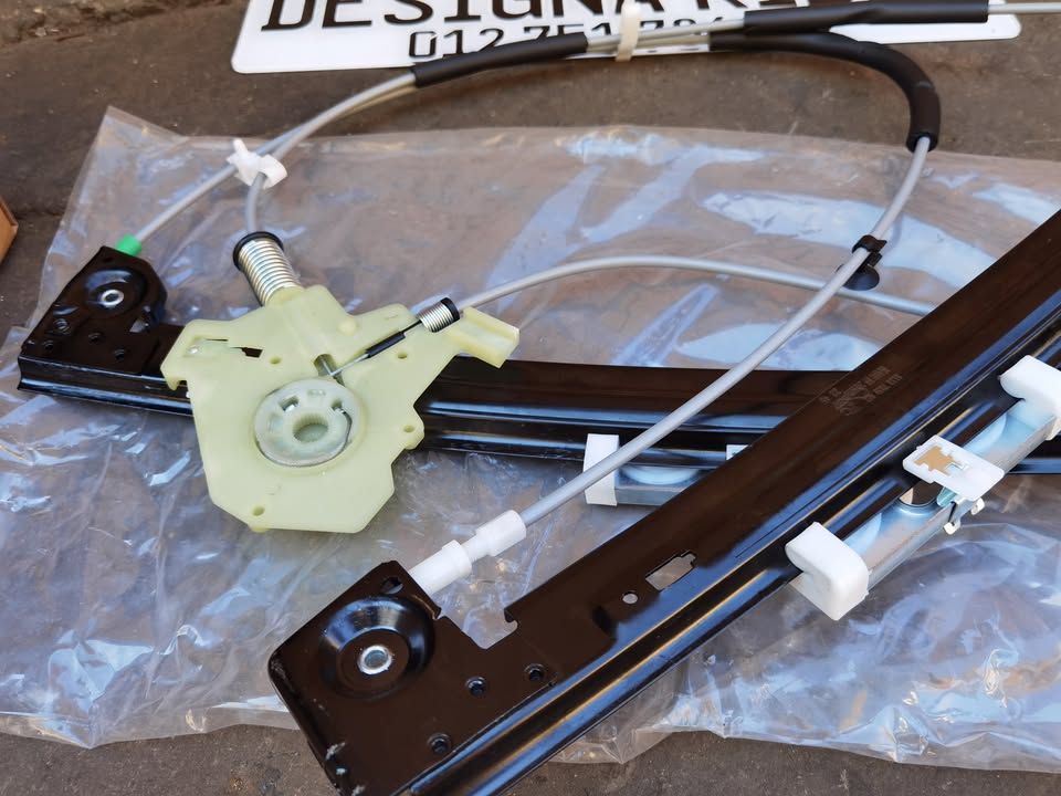 MINI COOPER R50/R53 FRONT RIGHT WINDOW MECHANISM - Private Seller MINI COOPER R50/R53 FRONT RIGHT WINDOW MECHANISM - Private Seller