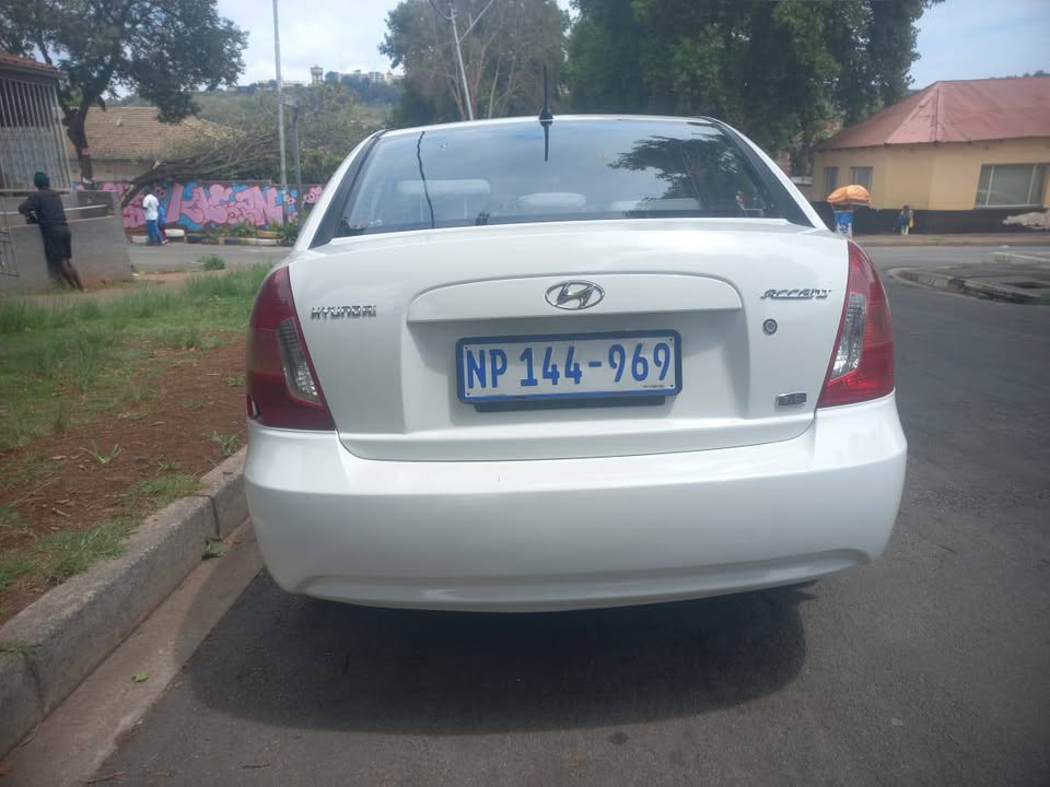 2010 Hyundai Accent  Sedan 1.6 Petrol, Manual, white color, mileage
