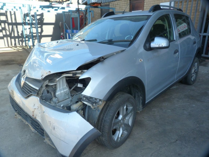 Renault Sandero 900T Stepway Manual Silver - 2016 STRIPPING FOR SPARES