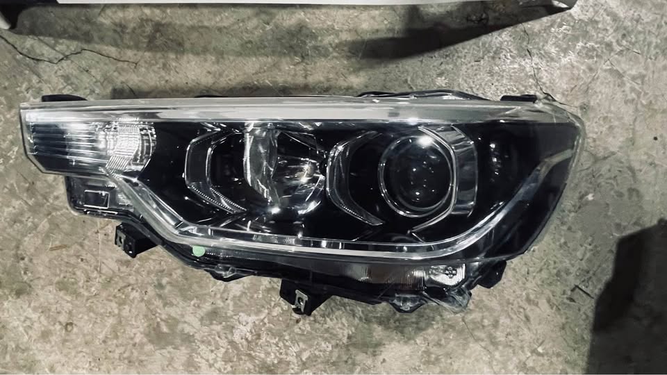 Suzuki Ertiga headlight - Private Seller Suzuki Ertiga headlight - Private Seller