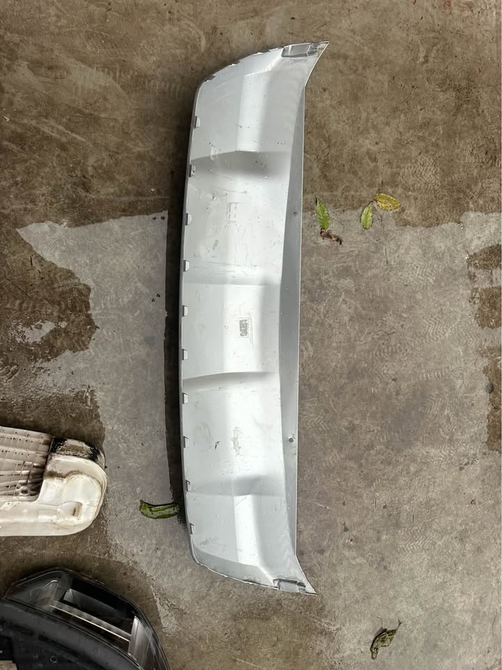 Kia Seltos rear bumper spoiler trim (plastic) - 86671Q6500 - Private Seller Kia Seltos rear bumper spoiler trim (plastic) - 86671Q6500 - Private Seller