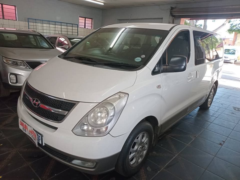 2013 Hyundai H1 2.4 Petrol manual white color  Reverse Camera  Leather Seat  115000km