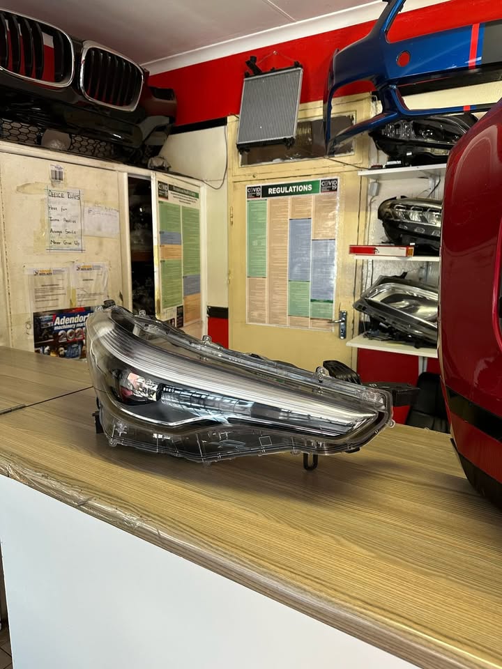 2022 TOYOTA COROLLA CROSS HEADLIGHTS RIGHT IN PRESTINE CONDITION - Private Seller 2022 TOYOTA COROLLA CROSS HEADLIGHTS RIGHT IN PRESTINE CONDITION - Private Seller