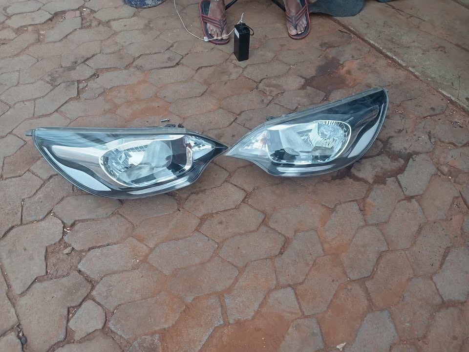 KIA RIO SEDAN HEADLIGHTS AVAILABLE - Private Seller KIA RIO SEDAN HEADLIGHTS AVAILABLE - Private Seller