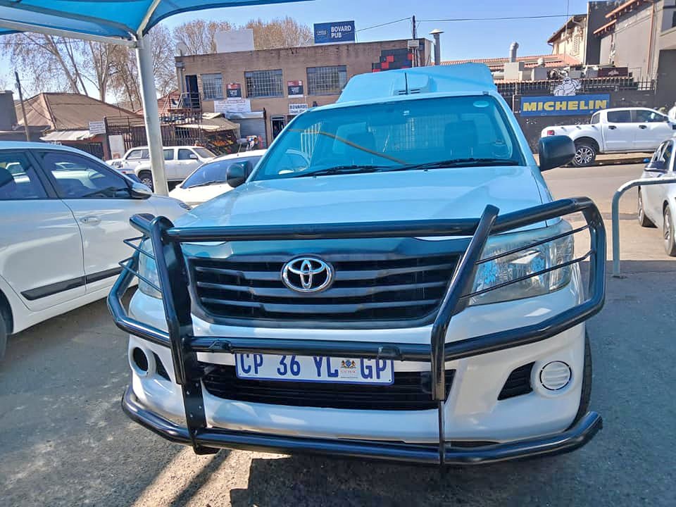 2013 TOYOTA HILUX 2.0 WITH CANOPY MANUAL