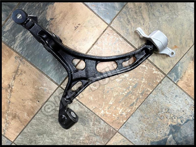 Jeep Grand Cherokee Wk2 Lower Control Arms - Private Seller Jeep Grand Cherokee Wk2 Lower Control Arms - Private Seller