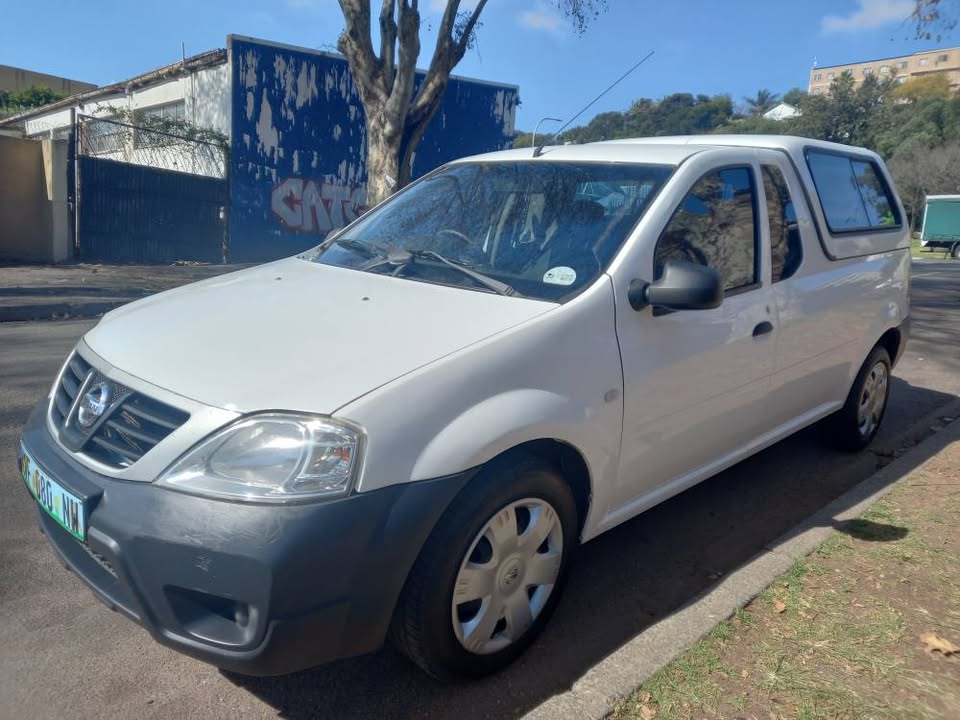 2014 Nissan NP200 1.6 Petrol, Manual, White, Has Canopy 72000km