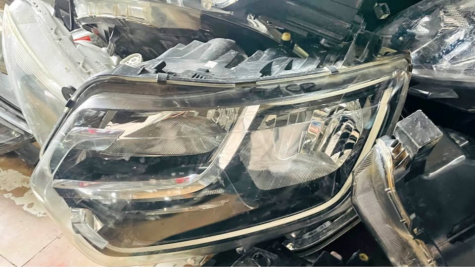 Renault Duster headlight - Private Seller Renault Duster headlight - Private Seller