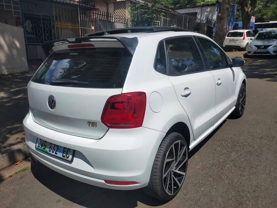 2016 VW POLO 6 TSI HIGHLINE 1.2 ENGINE PETROL, MANUAL, SUNROOF, WHITE COLOR, MILEAGE 75000km,