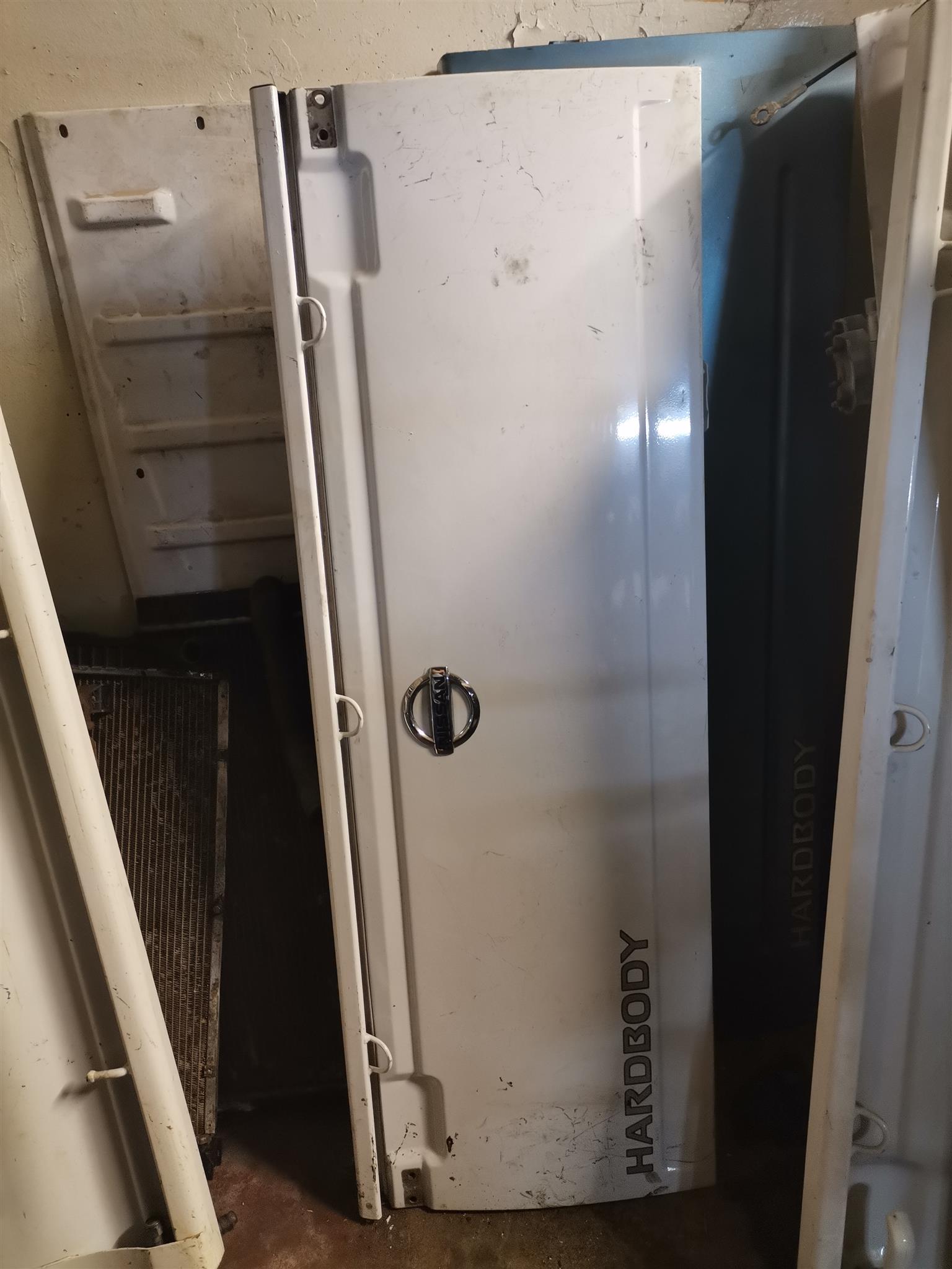 TAIL GATES FOR SALE DIFFERENT NISSAN