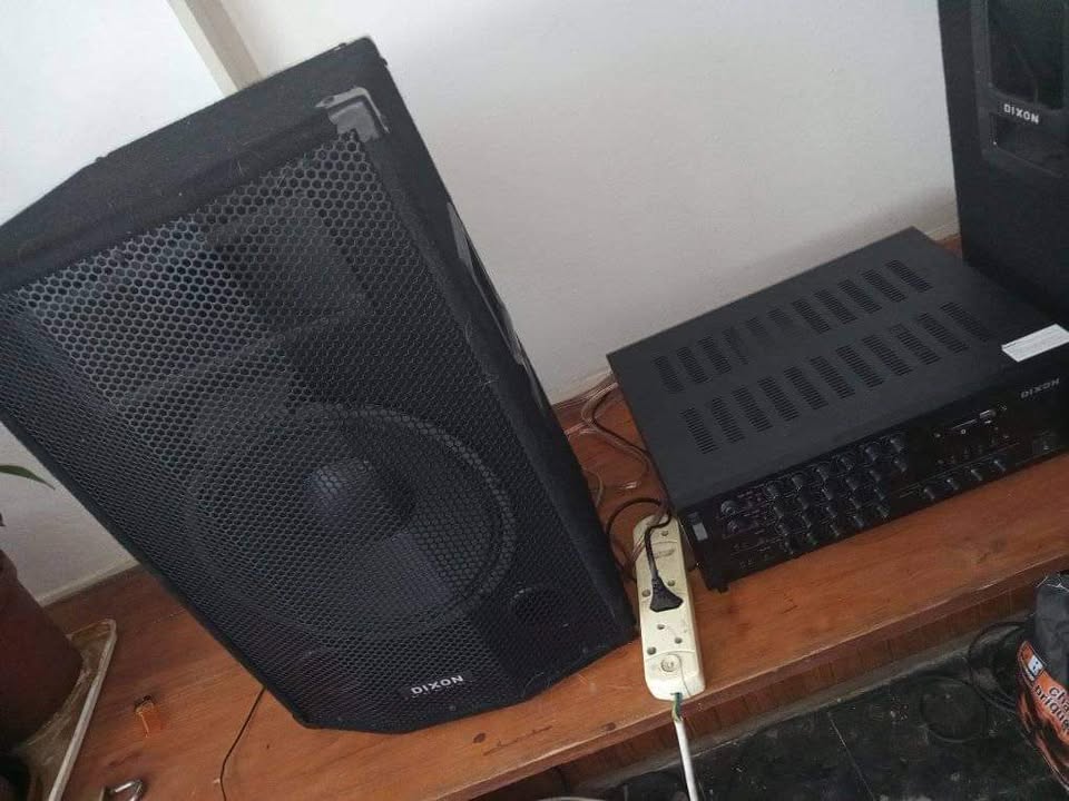 2 x 12 inch dixon speakers and amp for sale