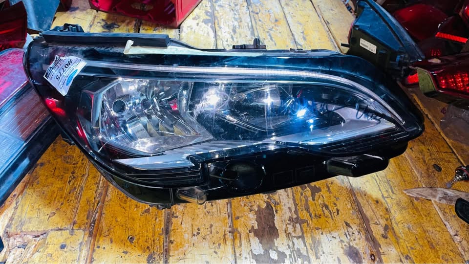 Peugeot 3008 headlight - Private Seller