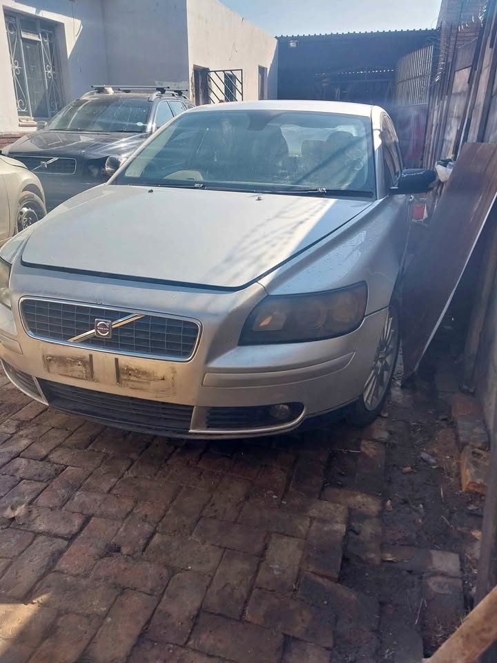 Volvo S40 T5 2005 2.4ltrs stripping for spares - Private Seller Volvo S40 T5 2005 2.4ltrs stripping for spares - Private Seller