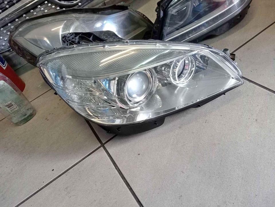 Mercedes Benz W204 C Class Preface Xenon Headlight For Sale At Bumper & Headligh - Private Seller