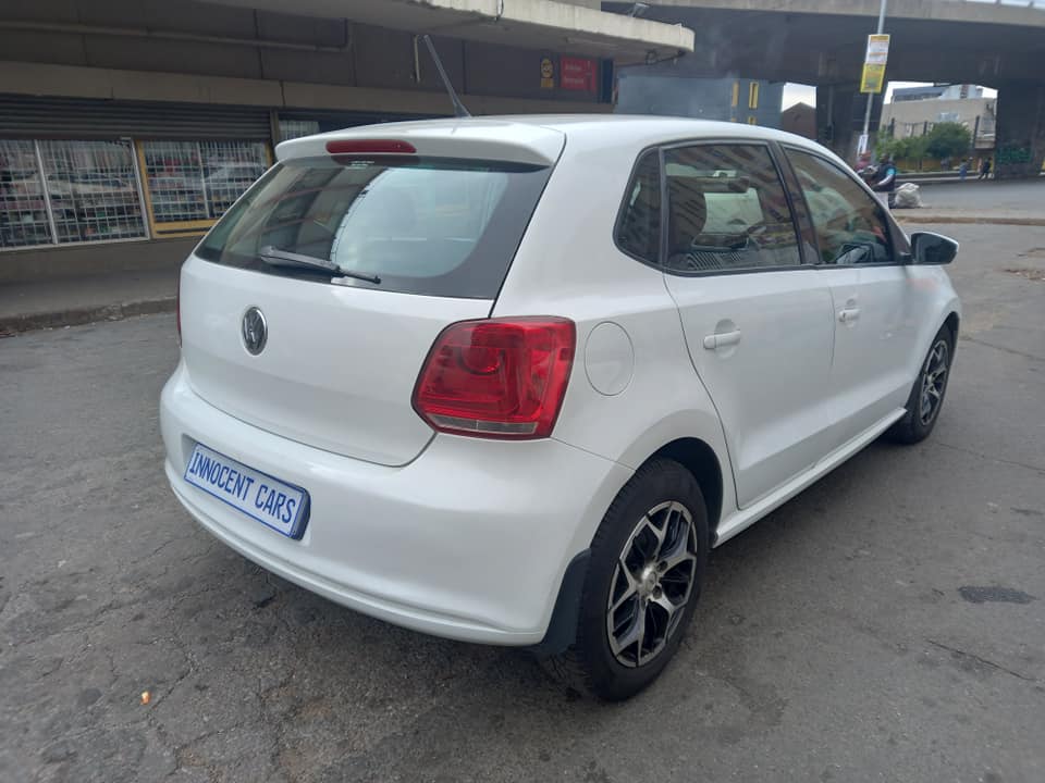2011 VW POLO 6 HATCHBACK 1.4 COMFORTLINE PETROL, WHITE COLOUR