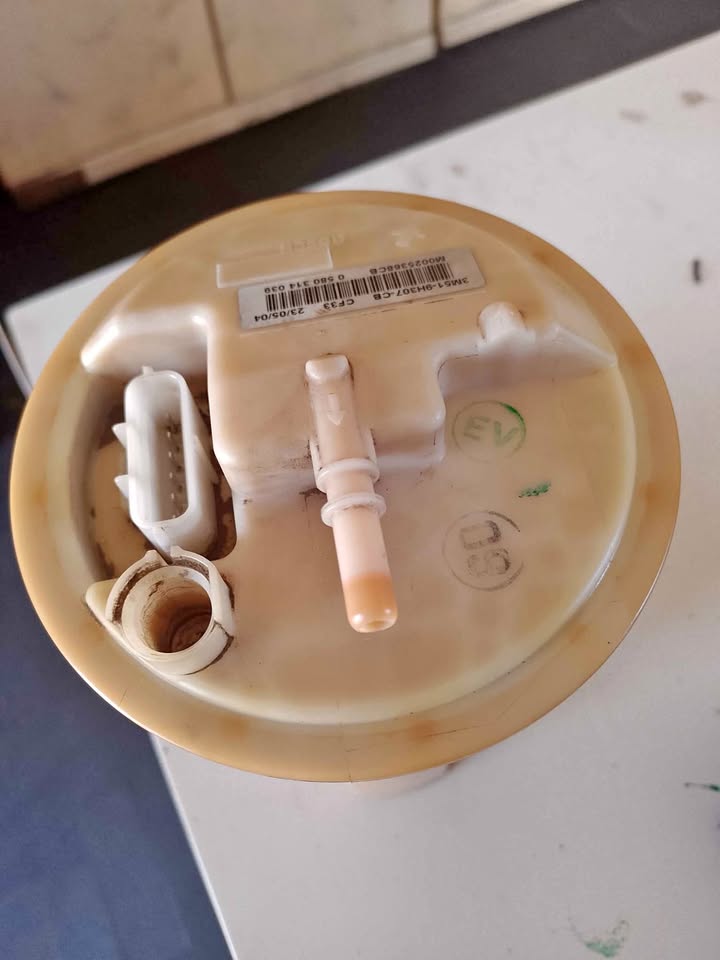 FUEL PUMP VOLVO V50 2003-2012 FOR SALE DELIVERY AVAILABLE COUNTRY WIDE - Private Seller FUEL PUMP VOLVO V50 2003-2012 FOR SALE DELIVERY AVAILABLE COUNTRY WIDE - Private Seller