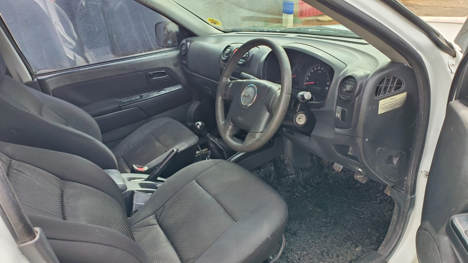 2011 Isuzu KB250 SuperCab Extended Bakkie Manual Fabric Seats Good Ord