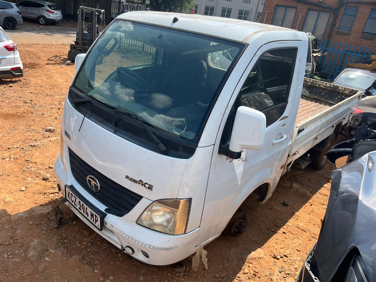 Tata Super Ace 1.4 Diesel Manual transmission Stripping for spares - Private Seller