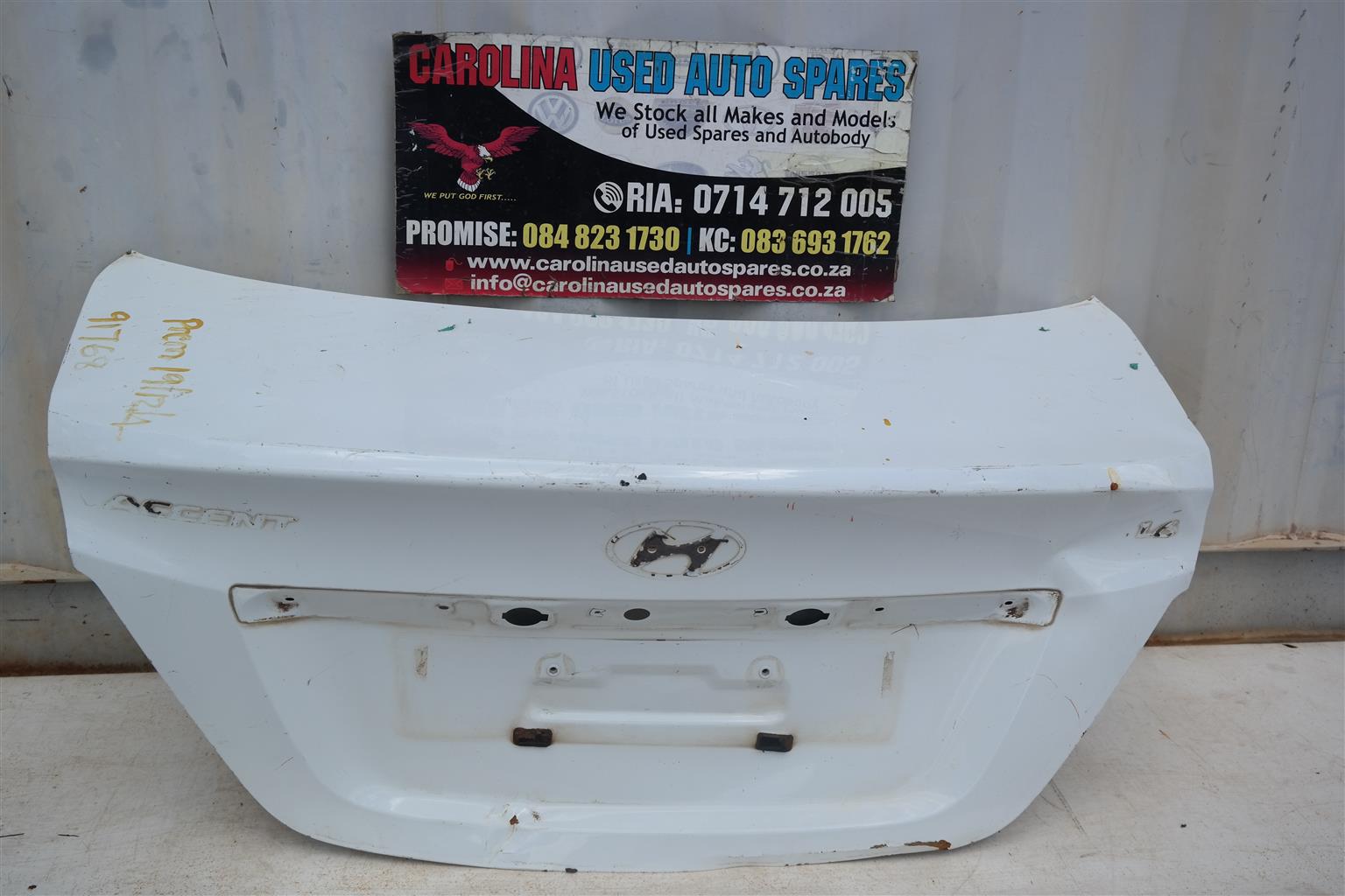 Hyundai Accent sedan bootlid - Private Seller Hyundai Accent sedan bootlid - Private Seller