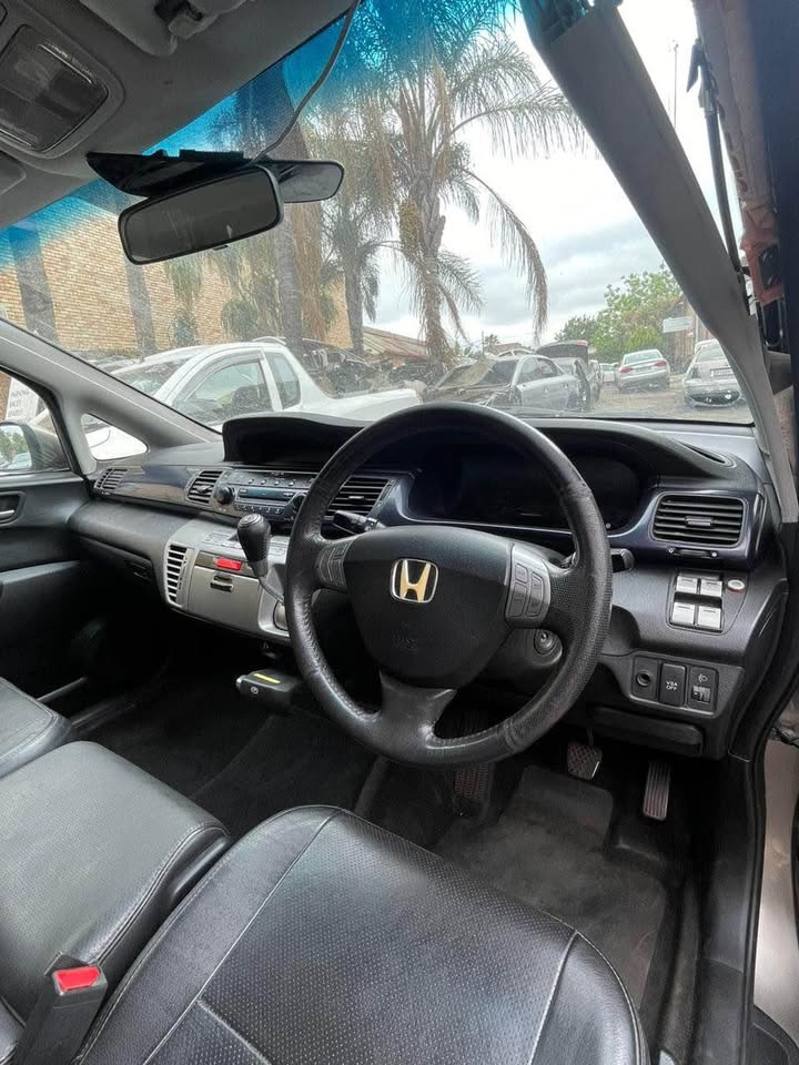 HONDA FRV FOR SPARES - Private Seller