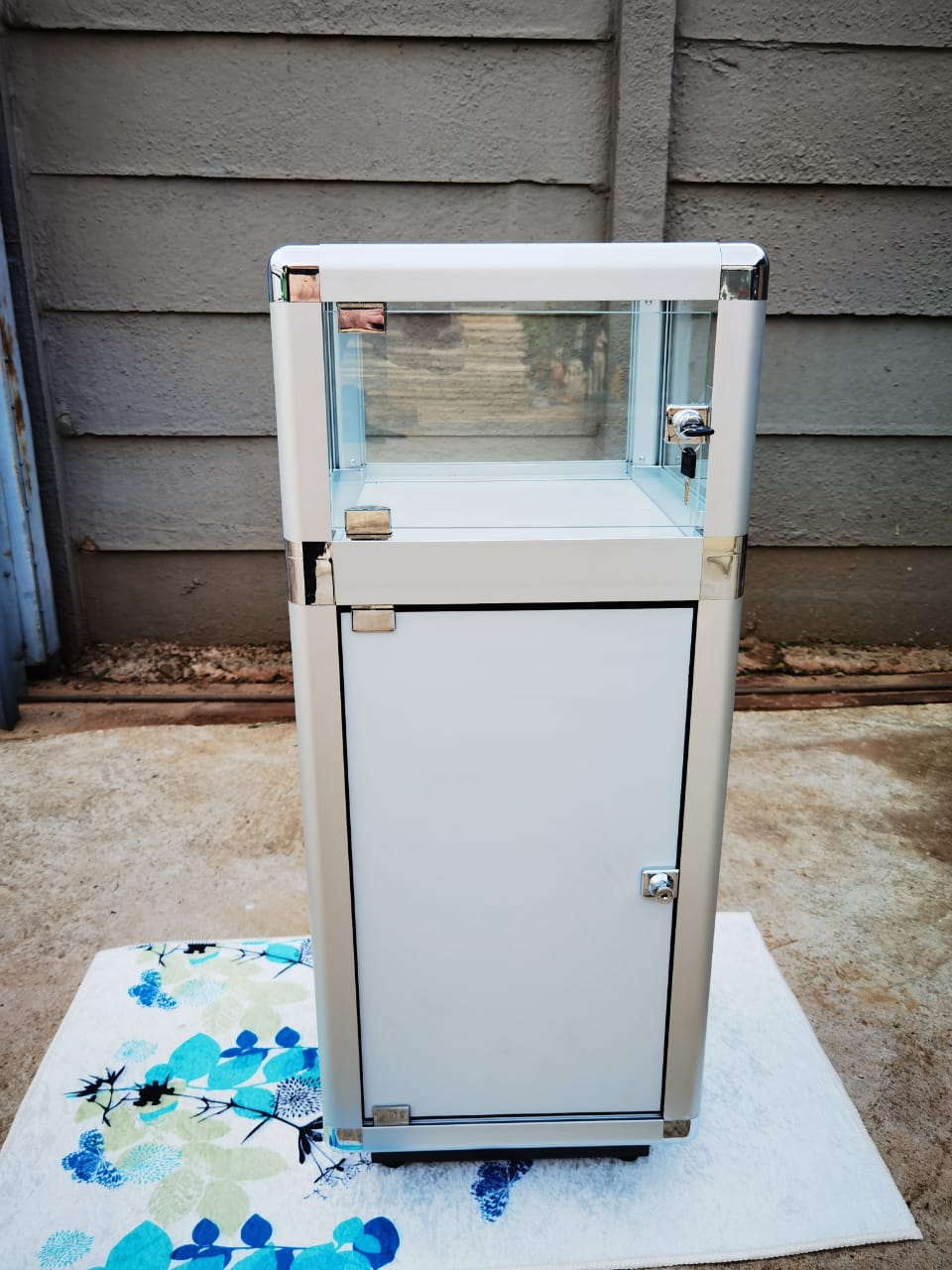 Good day, It's Willie and I have new small glass display cabinets for sale