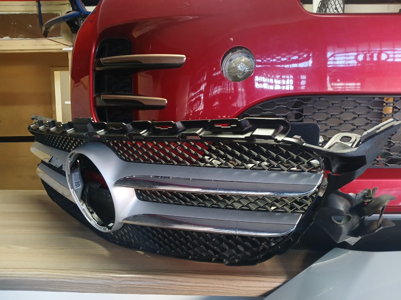 2015-2018 C CLASS W205 MAIN GRILL FOR SALE