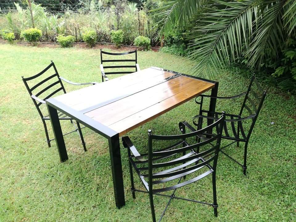 metal garden 4 seater table and chairs