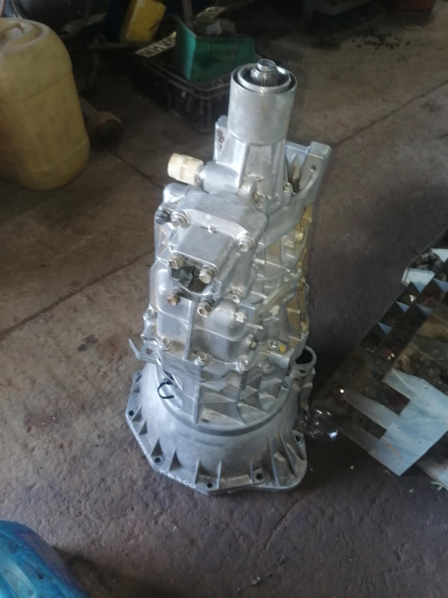 2x4 gearbox Isuzu kb 300 4jj1 engine - Private Seller