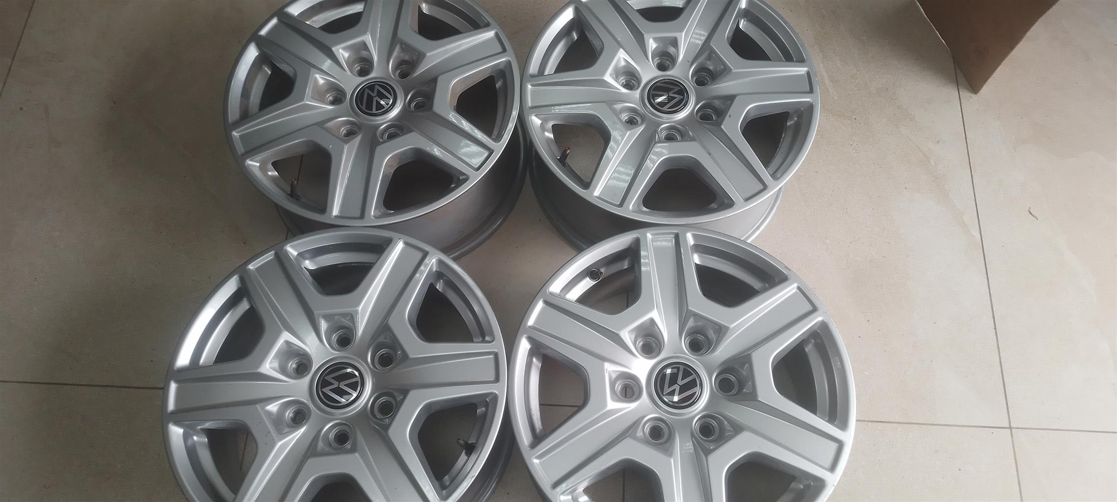 17inch amarok rims fresh/new no scratches also works for ford ranger - Private Seller