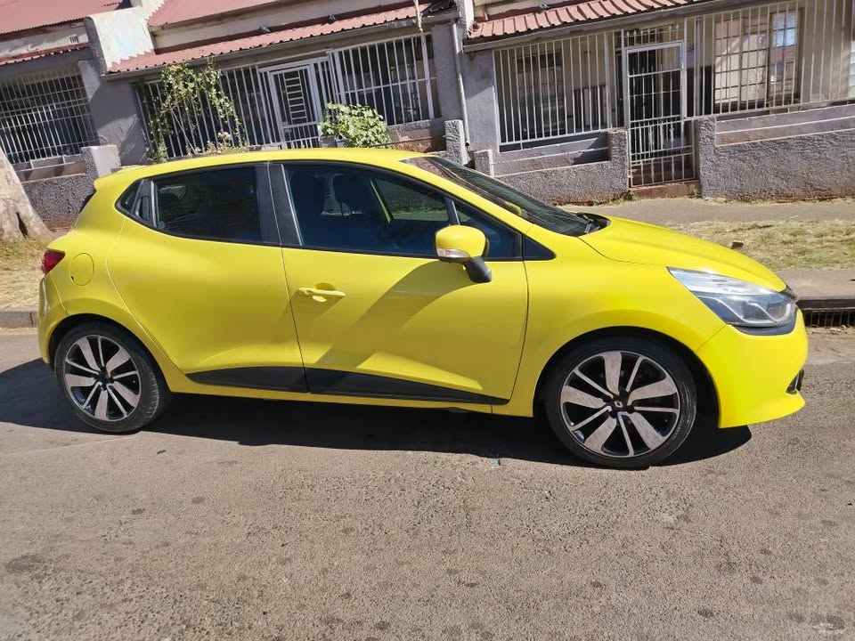 2015 Renault Clio 900T Yellow