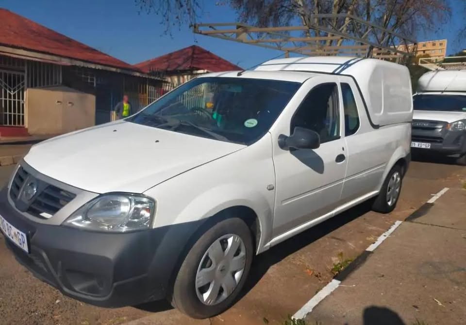 2019 NISSAN NP200 BAKKIE 1.6 MANUAL TRANSMISSION IN EXCELLENT CONDITION SPARE KEYS