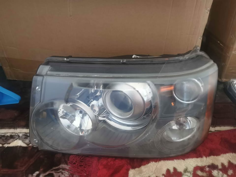 Range Rover sport left headlight 2010 - Private Seller Range Rover sport left headlight 2010 - Private Seller