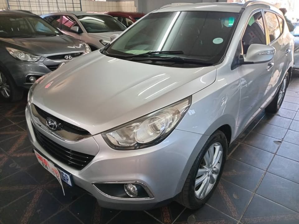 2013 Hyundai ix35 2.0 Petrol,Automatic  Silver Color  Reverse camera  66000km
