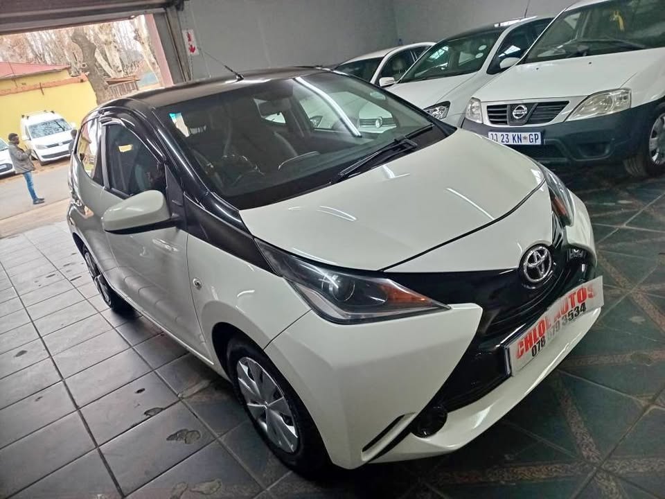 2018 Toyota Aygo 1.0 Manual, Petrol  WHITE and black 2018 Toyota Aygo 1.0 Manual, Petrol  WHITE and black
