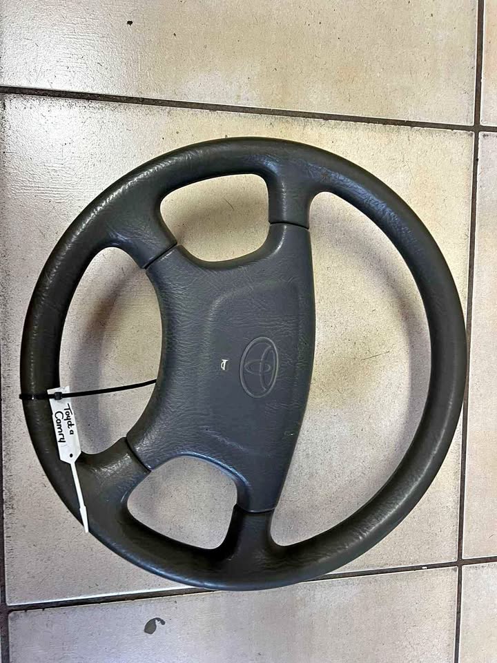 1995 Toyota camry steering wheel available  Call or whatsapp  Jimmy  @ circle 7 used - Private Seller