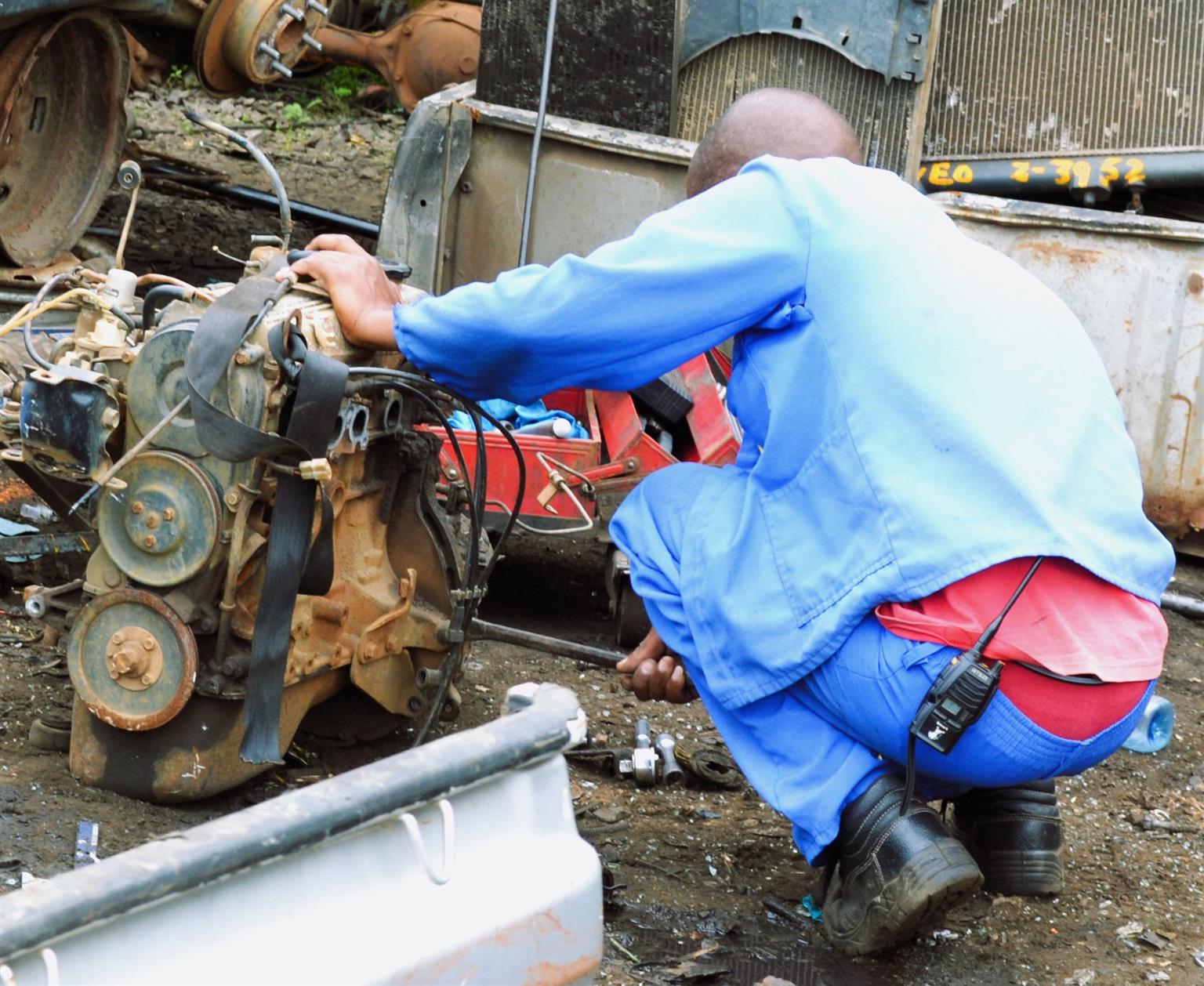 Stripping 2006 Audi A4 B7 2.0L ALT for spare parts.