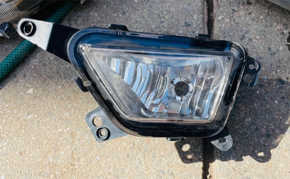 Mahindra XUV300 fog light - Private Seller