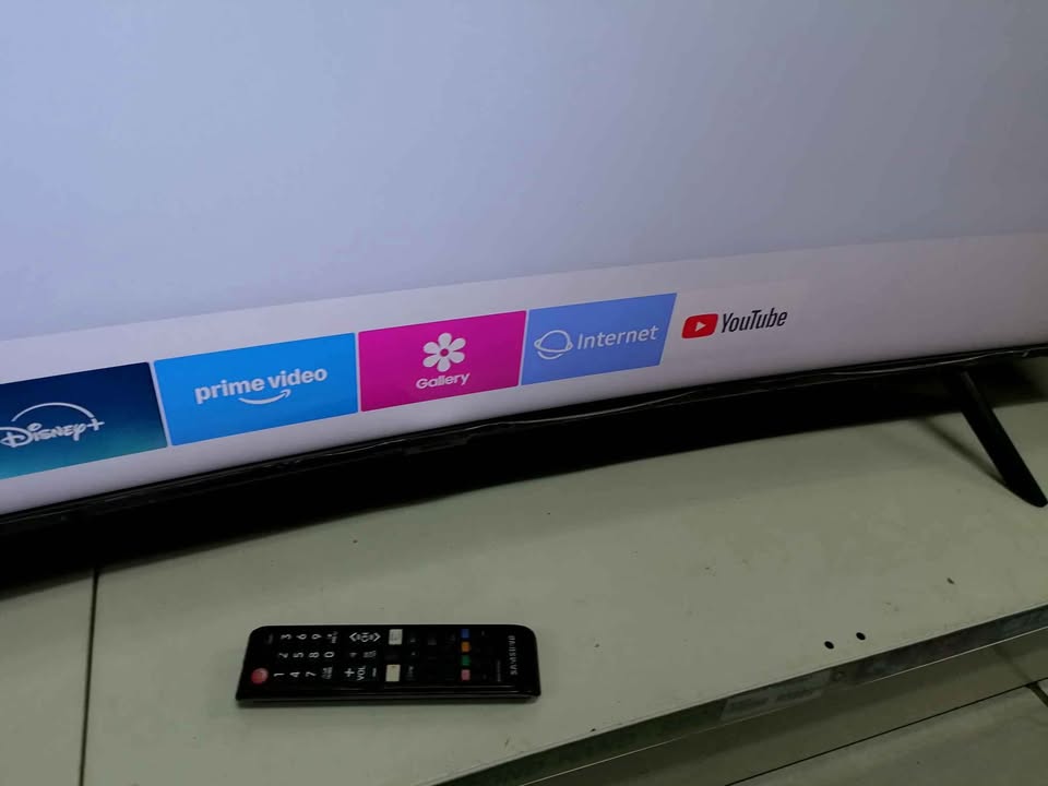 SAMSUNG 55" CURVE SMART TV