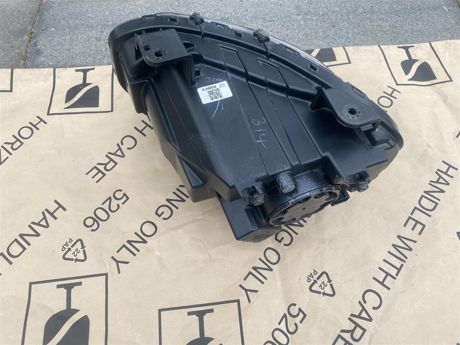 2024 HYUNDAI VENUE HEADLIGHT RIGHT SIDE FOR SALE. IN PRISTINE CONDITION - Private Seller 2024 HYUNDAI VENUE HEADLIGHT RIGHT SIDE FOR SALE. IN PRISTINE CONDITION - Private Seller