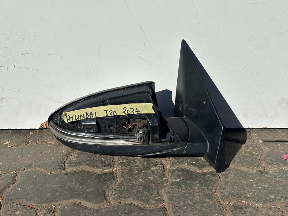 Hyundai i20 Grand Mirror - Private Seller Hyundai i20 Grand Mirror - Private Seller