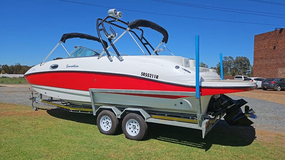 26ft Sensation Deck BOAT with only 40hrs