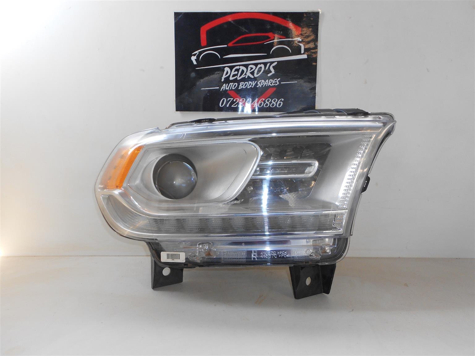 Dodge Durango Right Headlight - Private Seller Dodge Durango Right Headlight - Private Seller