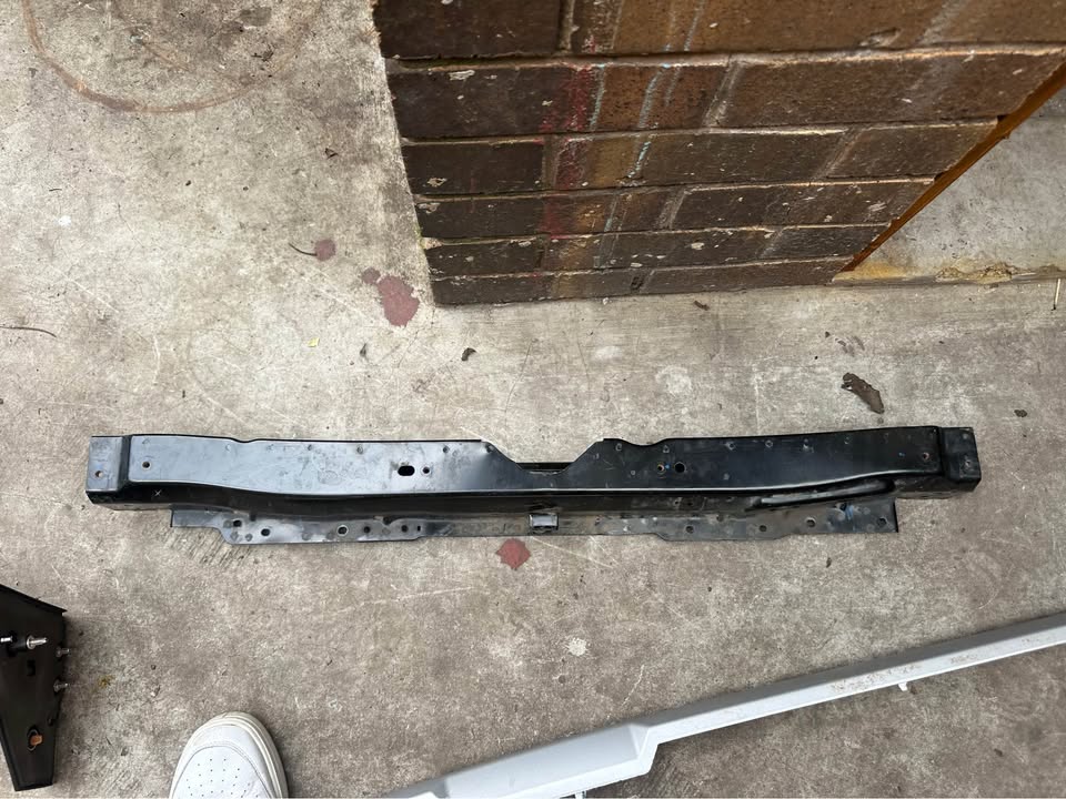 Hyundai i10 and Kia picanto top cradle piece - Private Seller Hyundai i10 and Kia picanto top cradle piece - Private Seller