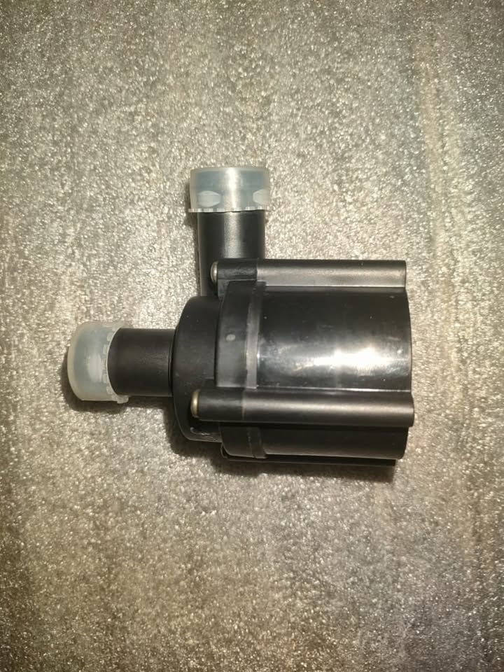 Audi A4 B8 3.0TDI NEW auxiliary water pump for sale - Private Seller