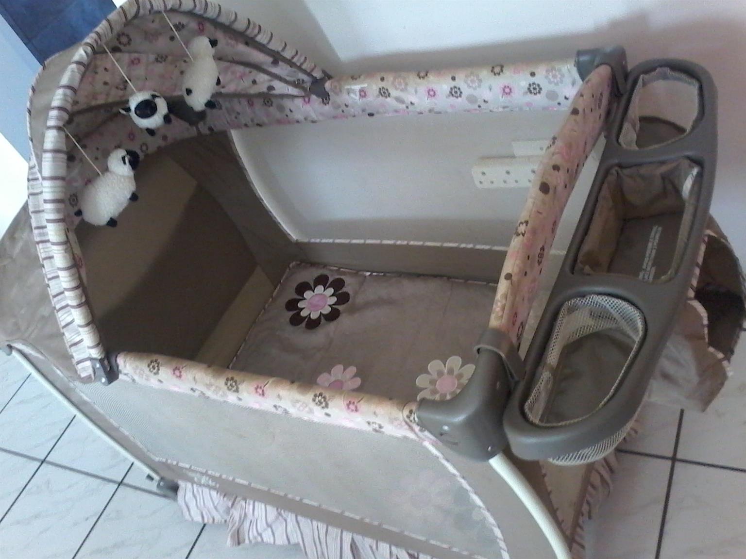 CAMPING COT & Baby Car Chair Bambino Junk Mail